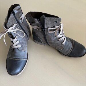 Ricker bootie - size 7